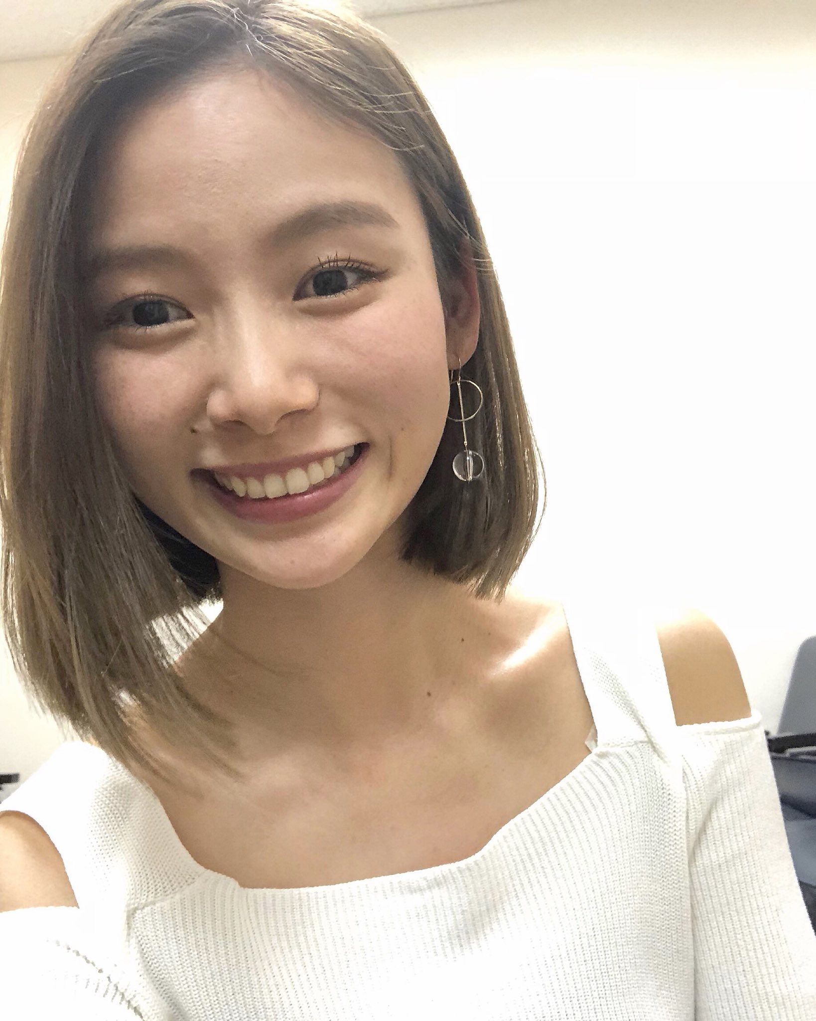 Twitter 上的 朝日 奈央 今日は二本とも共演者の方が初めましての方が多かったので めっちゃ緊張しました Snsにアップしようと自撮りしてみたんだけど 作り笑顔で終わった 作り笑顔 本番前から肌も目も喉も全て乾燥 T Co G6k5jrdktb Twitter