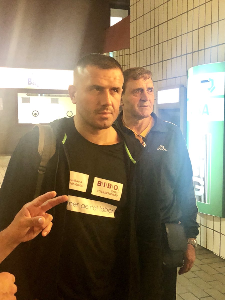 pahedipoula's tweet photo. "Je vais faire vomir #Mabika ses tripes, et les manger à l'Odika"!
@ #NuriSeferi à son arrivée au #Gabon. Ça commence bien.
#boxe
@WBCBoxing https://t.co/PDpBZgJlHx
