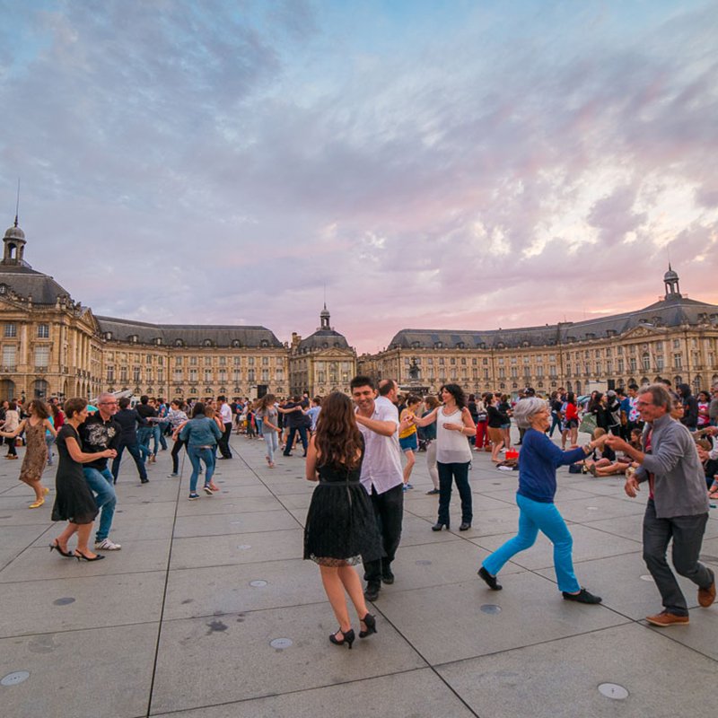 Du 14 au 18 juin, <a href="/BordeauxFeteVin/">Bordeaux Fête le Vin</a> va animer les quais de la Garonne ! Suivez nos conseils pour vivre 5 jours inoubliables, quel que soit votre profil ➡️ bit.ly/2xP2Sd4