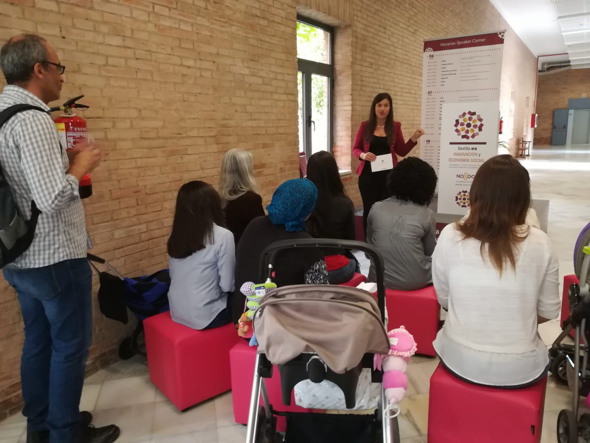 ageing_lab's tweet photo. Lucía González (@Lucialgl), gerente de @ageing_lab, participa en @SevillaES2018 en un #speakcorner donde expone a los asistentes aspectos relacionados con la Fundación y la labor que se realiza en ella https://t.co/BIAq740rn7