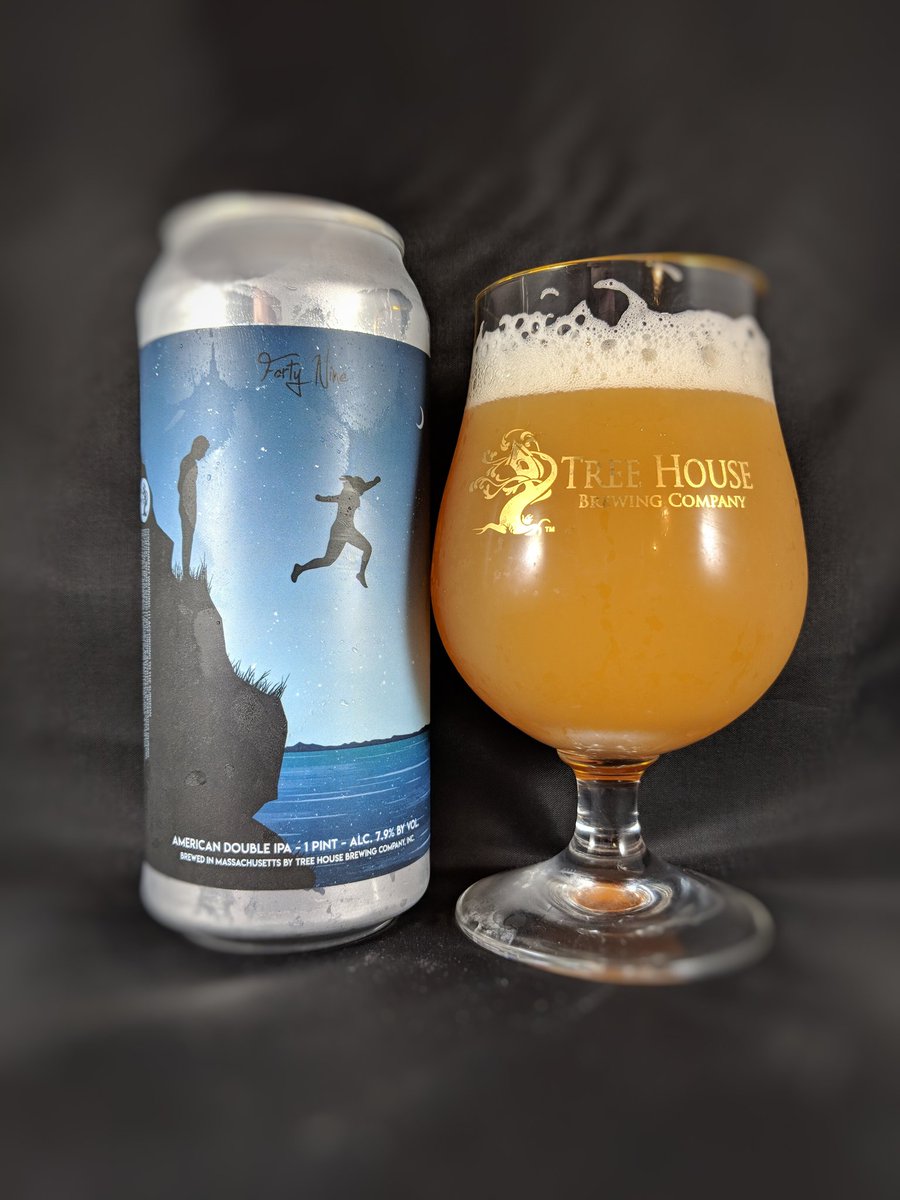 jkeene81's tweet photo. @TreeHouseBrewCo @treehousenate first this is an amazing beer, second- it looks and smells like a Julius/King Julius varient! #craftbeer #craftbeerftw #beer #beerstagram #beers #eastcoastbeastcoast #treehousebrewing #craftbeergeek #craftbeerporn https://t.co/q5eveW2A6f