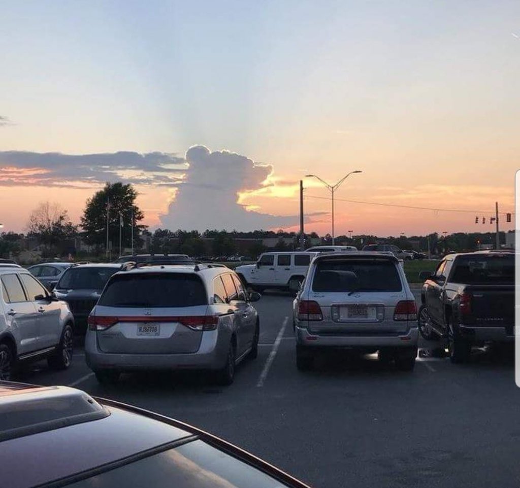 crypto_spaceman's tweet photo. @El_Crypto_Chapo You must be in the Southern Hemisphere. Here is the rest of that cloud. https://t.co/uJMFwFsihw