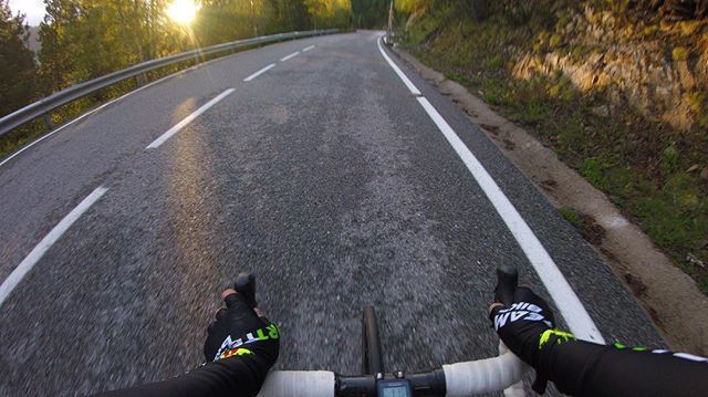 DavidSances's tweet photo. Good morning folks! Let’s go for it! #norules #nofear #bike #cycling #fun #workout #challenge #qrtteam #qrtteambike #femaquart #enjoy #disruption #doit https://t.co/QgJwxfYFy7 https://t.co/DkhIIDNcER