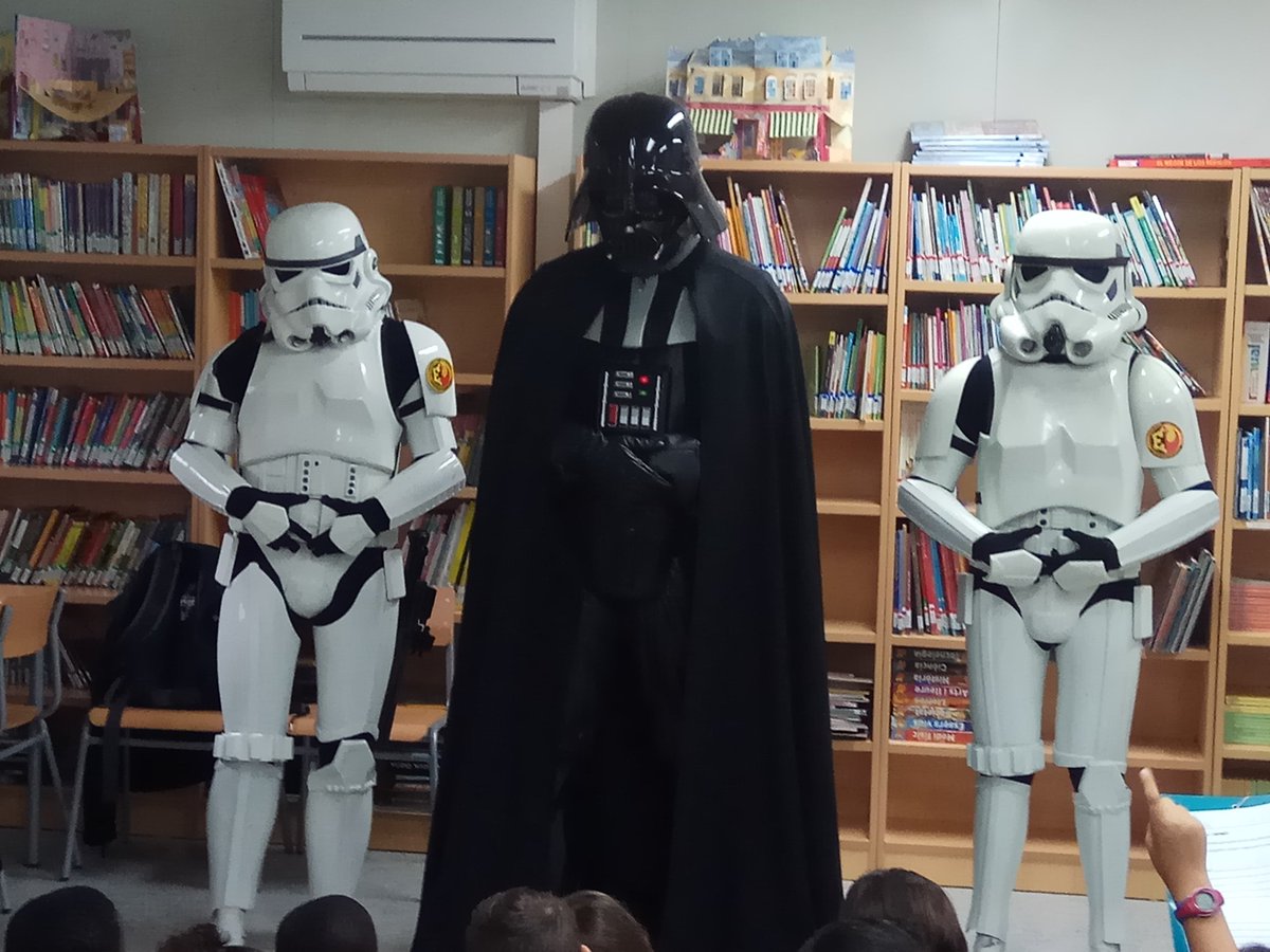 AFAEscolaBosc's tweet photo. A aquesta Escola no veiem pelis. Les pelis vénen a l'escola #rubicity 
Moltes gràcies  @SWCatalunya 
x ajudar-nos a q ls nostres nens i nenes continuïn aprenent amb emocions. 
Moltes gràcies @danicardogirona x ser tant educadament pessat. Sense tú, això no hagués estat possible. https://t.co/faoKgTEtXT
