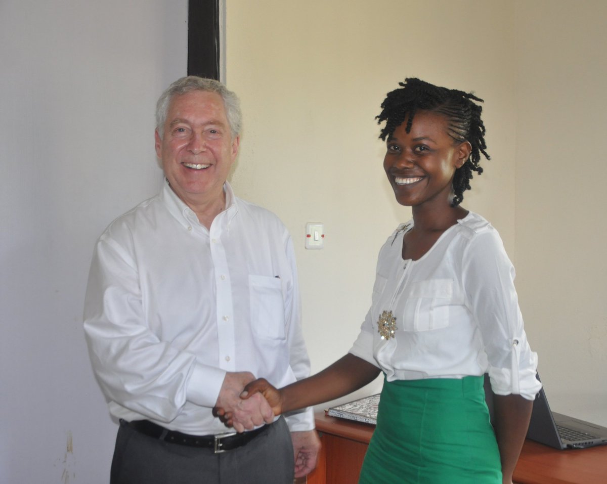 YouLeadNigeria's tweet photo. 'Good job, Temi!'
 CEO @CusoIntl, Glenn Mifflin commends YRC Manager and former National Volunteer, Temilade Adams on applying innovation and dedication in running the Calabar South Youth Resource Centre with national volunteer, Samson Ogede. https://t.co/WXJ4qCFTEj