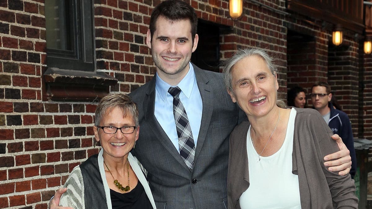 RedTRaccoon's tweet photo. Years After Defending His Lesbian Moms In Stirring Speech, Zach Wahls Wins Iowa Primary.

If Wahls wins in November, he'll reportedly be one of the youngest people ever to serve in the Iowa Senate. https://t.co/Em5dGMJ2RC via @HuffPostPol https://t.co/E1SBC8fgZV