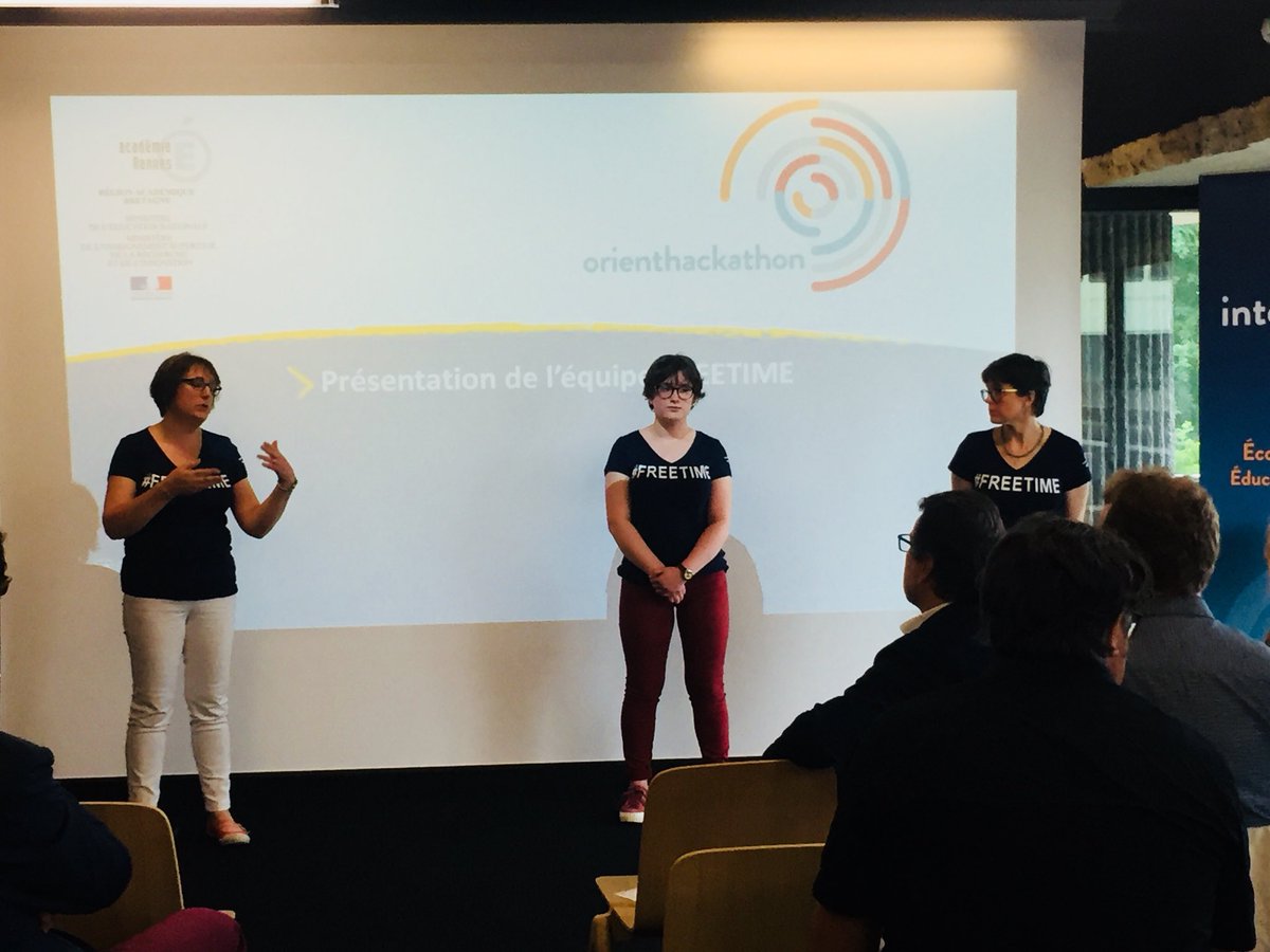 DaneRennes's tweet photo. Après leur présentation les participantes répondent aux questions des potentiels financeurs et entreprises pour convaincre le public et l’éclairer sur les détails de leur projet #orienthackathon2018 https://t.co/zZYYISRe5l