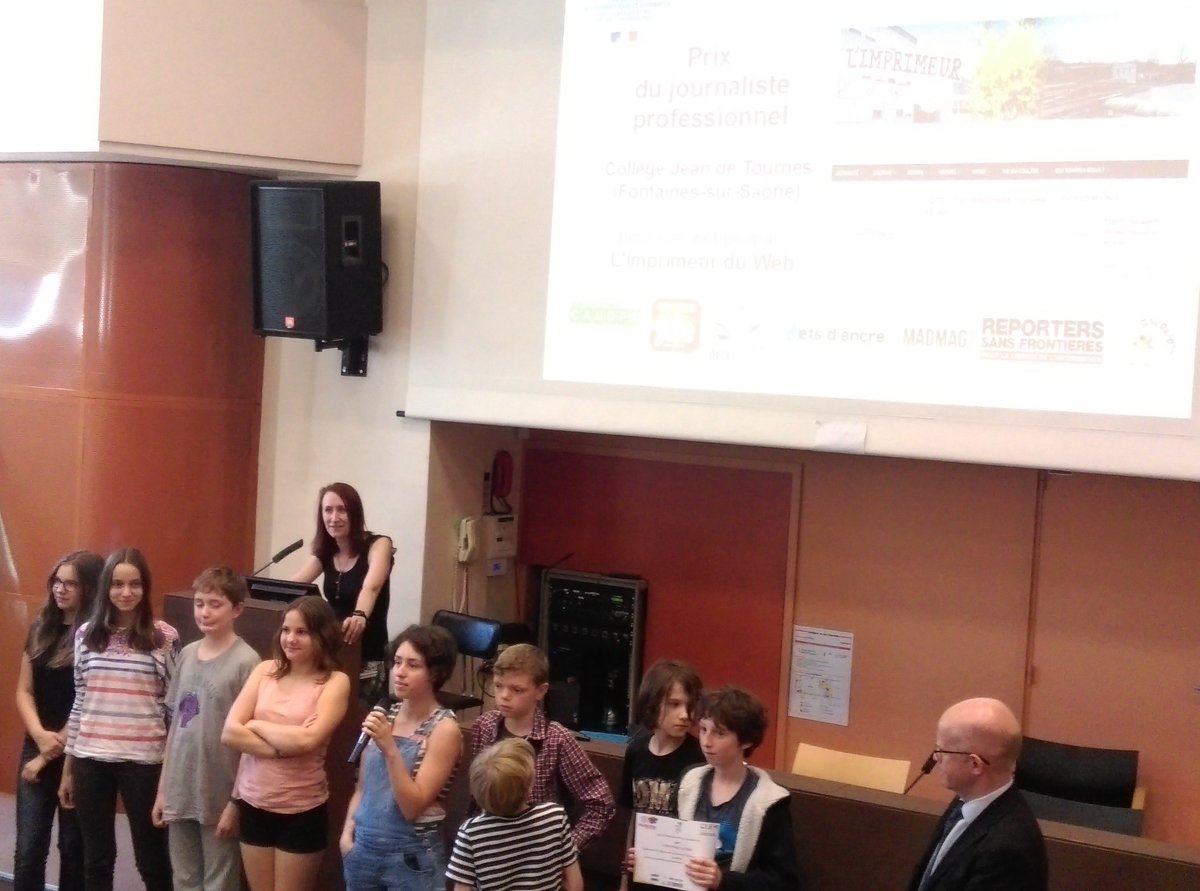 vinougradus's tweet photo. Bravo au collége Jean de Tournes pour son webjournal #Mediatiks @CLEMIdeLyon https://t.co/suCQpslv8F