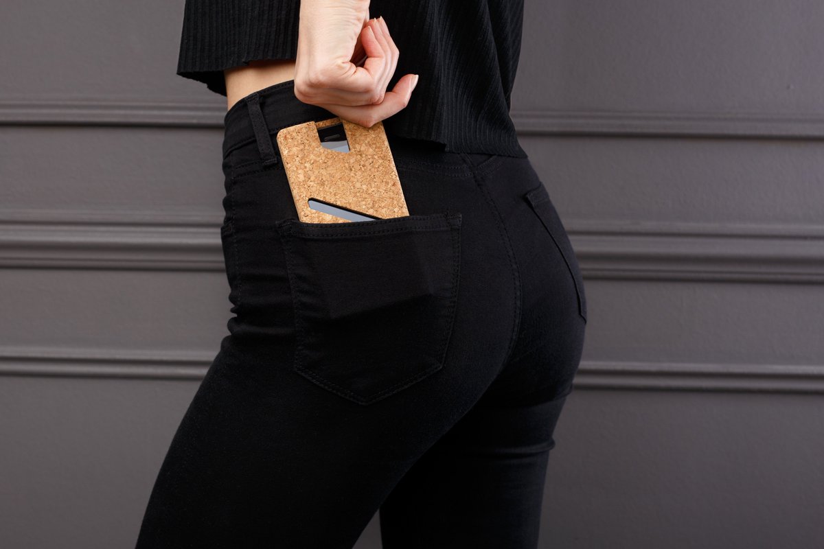 4mindsclub's tweet photo. pocket friendly case for your phone 📱?
#4minds #mindingthegap #cork #corkcase #iphone #iphone6 #iphone7 #iphone8 #iphonecase #iphonecases #ecolifestyle #ecoliving #ecofriendly #zerowaste #pocket #friendly #reusable #noplasticbags #noplastic #biodegradable https://t.co/cZuPF0xWQv