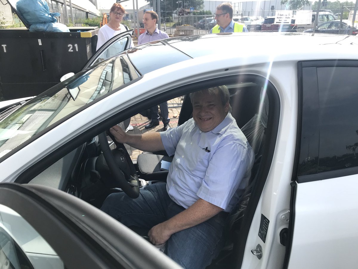 MarcSpeicher's tweet photo. Über 7.000 Männer+Frauen bauen 1.800 Autos - jeden Tag! Spannender Austausch heute beim Besuch #Betriebsrat unserer #Ford in #Saarlouis #Roden Der neue #Focus: Made in #Saarlouis, made in #Roden - und ein starkes Stück #Saarland 💪☺️👍@Ford_de @saarland_de @CDU_FRAK_SAAR https://t.co/XZzC98BJEz