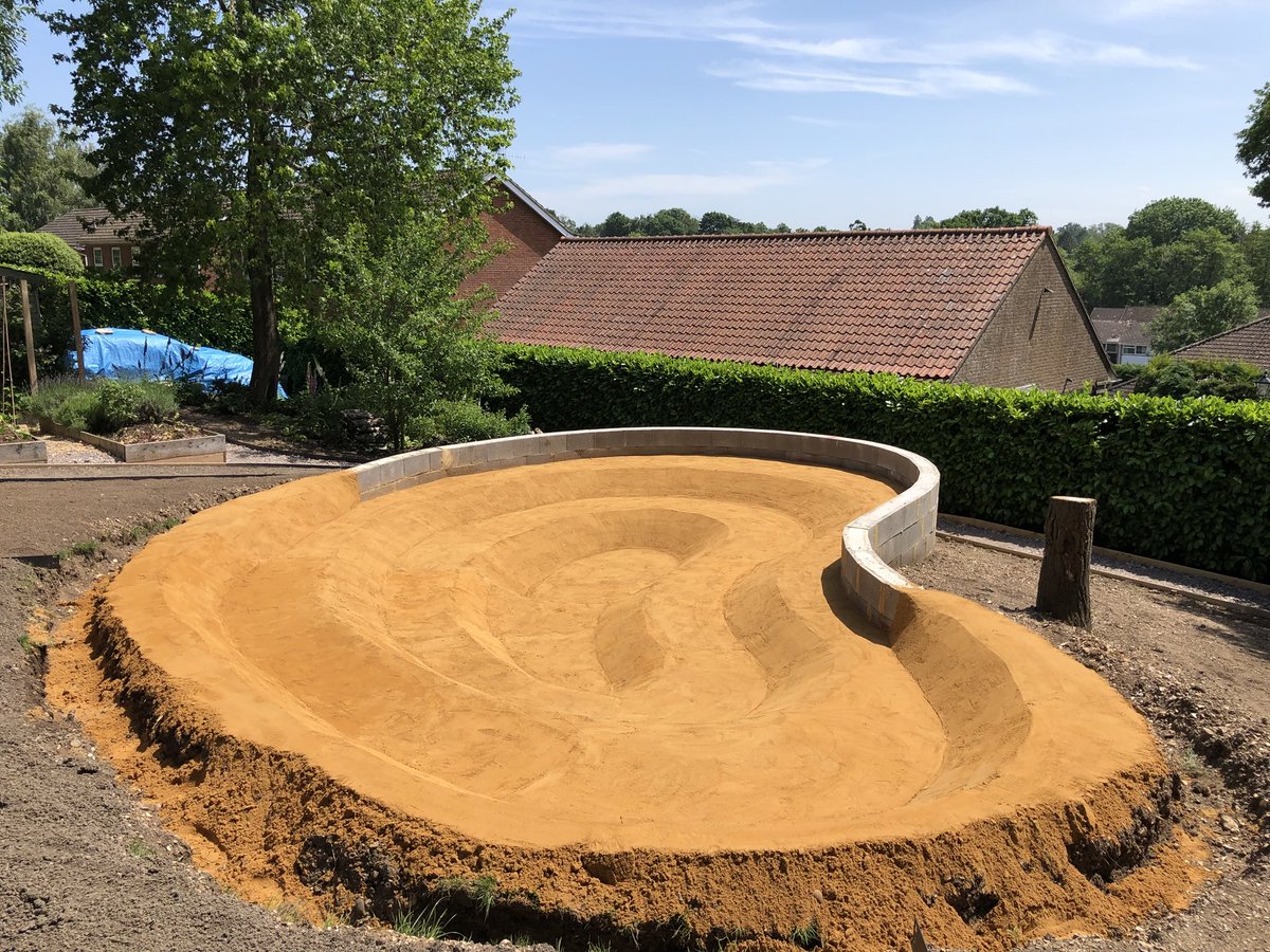 crgroundwork's tweet photo. The sand blinding is complete in the pond. Next is a layer of carpet and then the liner. #colinrogersgroundwork #avizestructuralengineering #tealsgardeningservices #pond https://t.co/kQKFW7K56A