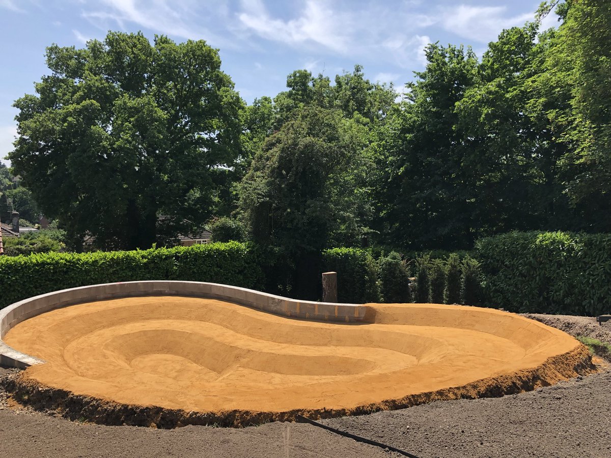 crgroundwork's tweet photo. The sand blinding is complete in the pond. Next is a layer of carpet and then the liner. #colinrogersgroundwork #avizestructuralengineering #tealsgardeningservices #pond https://t.co/kQKFW7K56A