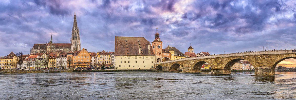 europtimist_eu's tweet photo. @strasbourg s'exporte en Allemagne ! 🇩🇪
Une délégation de l'Eurométropole est actuellement à @stadtregensburg afin d'initier des pistes de collaboration entre écosystèmes autour de l'#innovation en #sciences de la vie et des #mobilités intelligentes.
@meyer_martine @dnatweets https://t.co/THxM5gXYYn