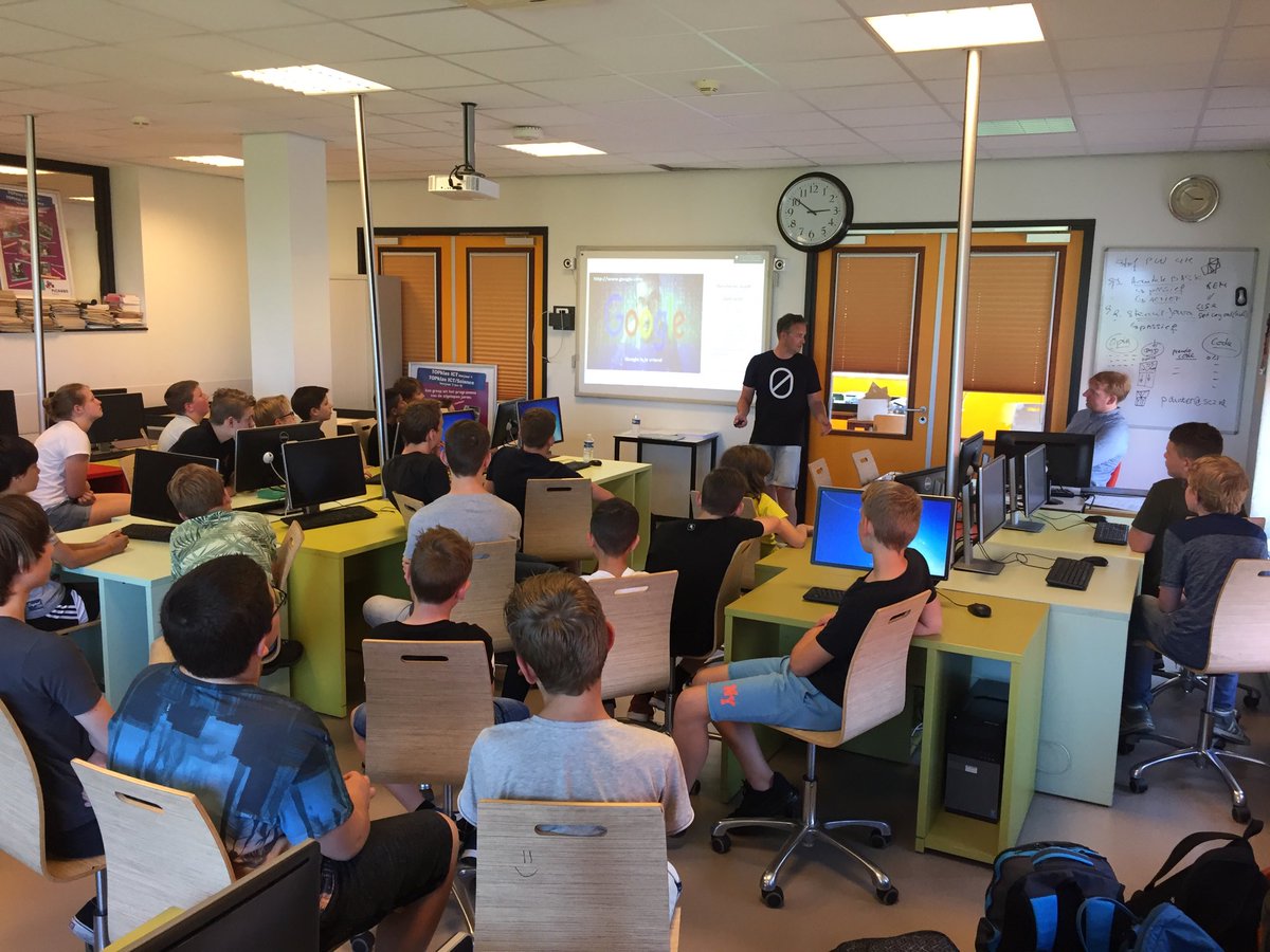 PicassoLyceum's tweet photo. Stichting #HackintheClass met 2 vertegenwoordigers aanwezig in de #TOPklasICT van het #PicassoLyceum. Voorlichting over hacken en security. Straks CapturetheFlag. Veel interesse onder de leerlingen! https://t.co/A1pZnrSiEq