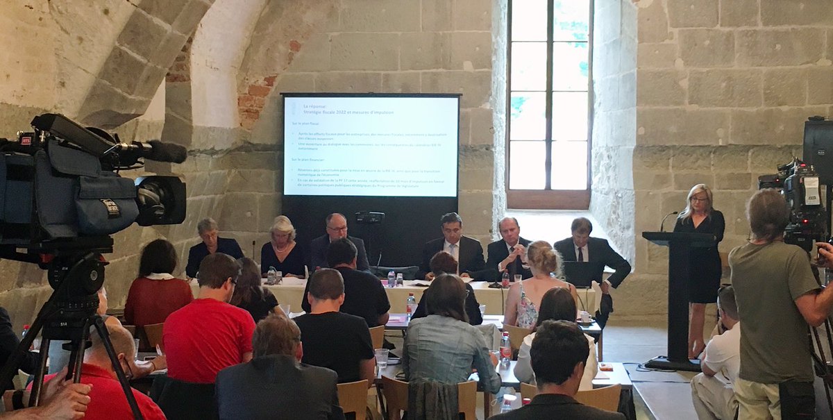 EtatdeVaud's tweet photo. Dans le prolongement de la #RIE3 vaudoise qui entrera en vigueur en 2019, le Conseil d’État présente sa stratégie fiscale pour la législature, ainsi que des mesures d’impulsion financière pour une série de politiques nouvelles https://t.co/3VpByO7qev #CEVD #Vaud #finances https://t.co/P0A9zyQGw8