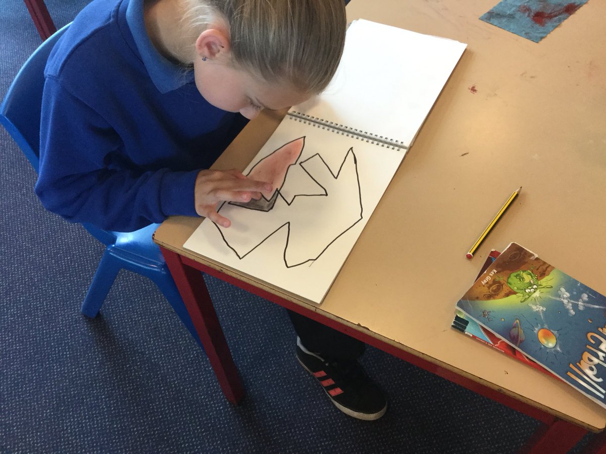 Y5SpruceClass's tweet photo. We have begun to create an abstract piece of art work using patterns. These are our representations of heaven and hell. #art #heaven #hell #abstract https://t.co/R1b0RHk7Dc