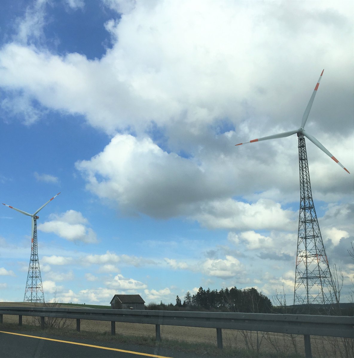 ELCOAutomation's tweet photo. #Windräder einfach aus der Ferne überwachen und im Störungsfall sofort benachrichtigt werden? #IoT macht's möglich! Einfache Anbindung, Aufbereitung und Auswertung von Daten inklusive Alarmierung #windturbine #IndustrialApps @monkey_works #Alarming https://t.co/HPpzmiHgUA https://t.co/XxAKxKlL2n