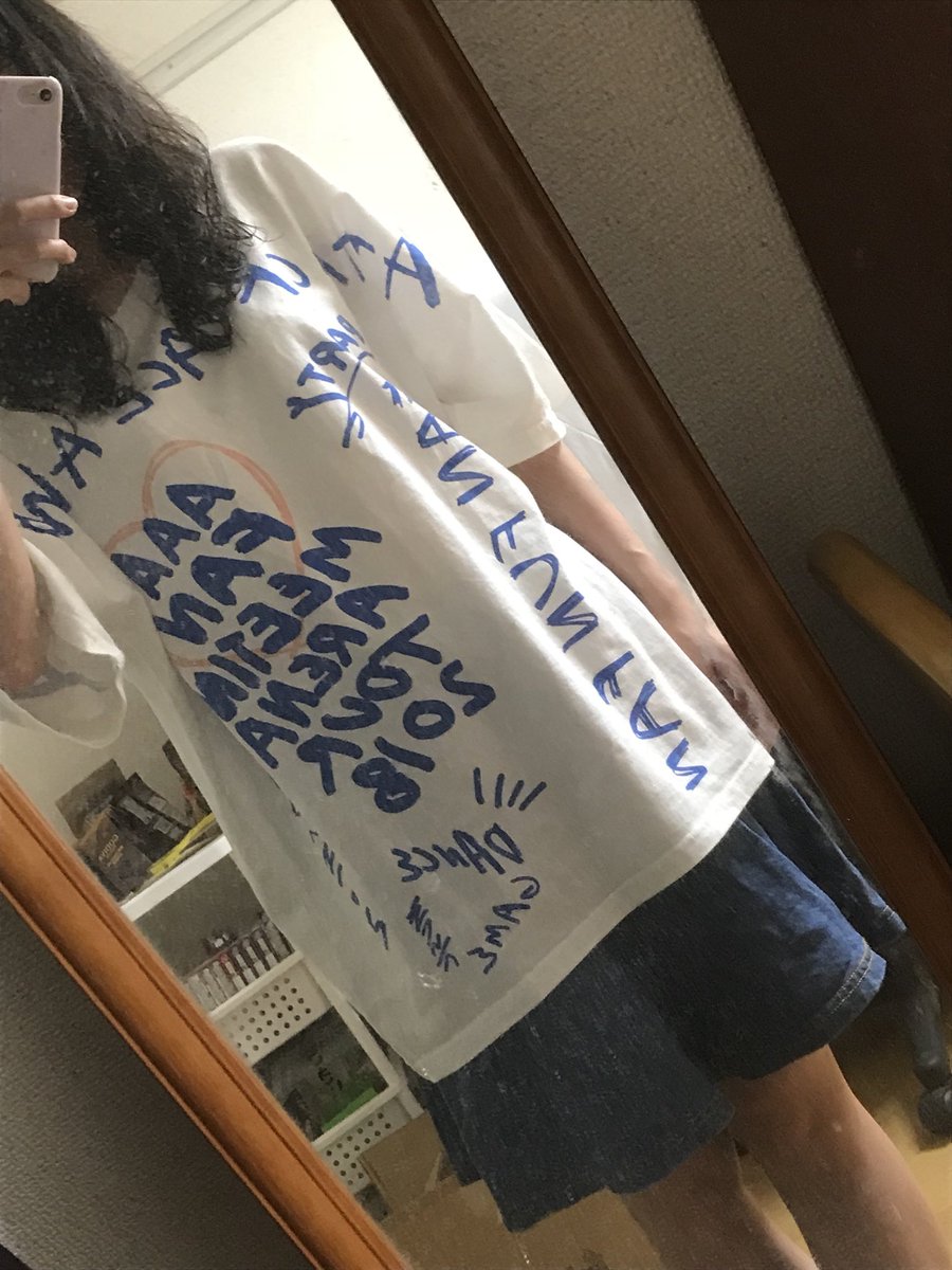 konayuki_aaa7's tweet photo. ファンミのTシャツ着てみたー！
さらっと１枚で着ても全然可愛いし好き💕 私服でも着たいくらい！！！
#AAA #FFF #aaaファンミグッズ https://t.co/vZTJBehWap