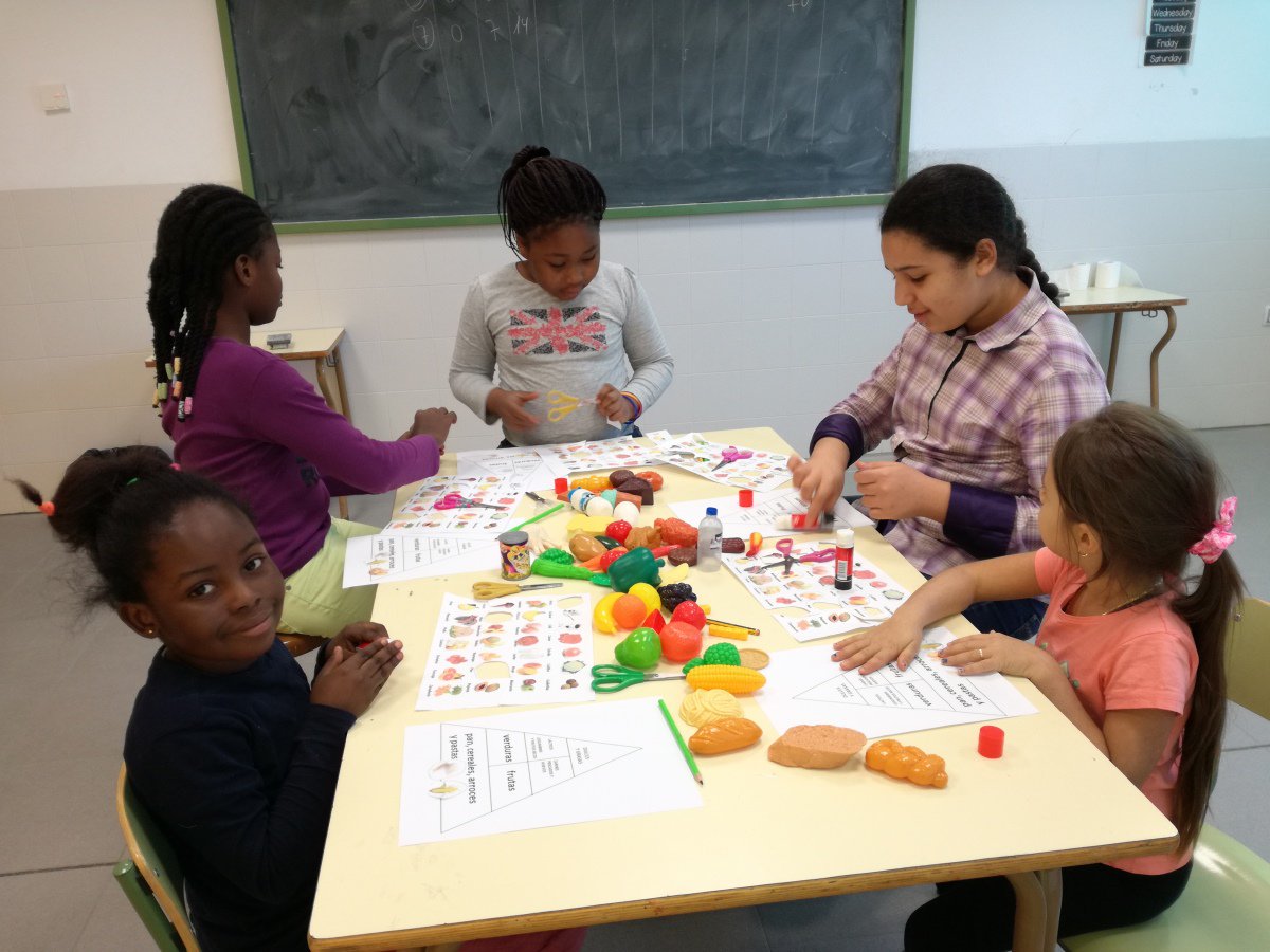 Aulas de refuerzo de la lengua castellana en los colegios (I Plan municipal de Infancia y Adolescencia).
ejea.es/noticias.php/a…