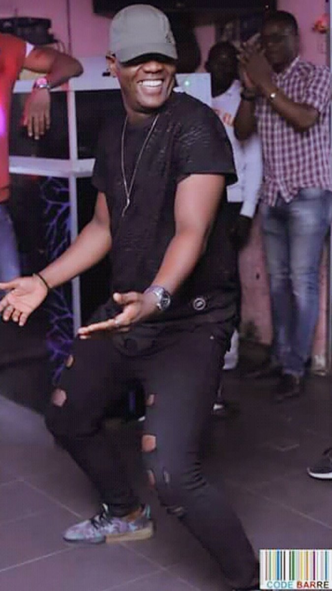 Gome_Jo's tweet photo. #JoTNT #MisterBoZyeux
C'est #Fou à quel point je me sens bien quand je suis sur scène.. (^_^) J'adore ce travail 💖
Surtout le #ptit_Côté où je peux #Danser la même .. lol (^_^)
#ALLEZ_ALLEZ #AVANT_AVANT #2TUBES https://t.co/F8SakdtFIf