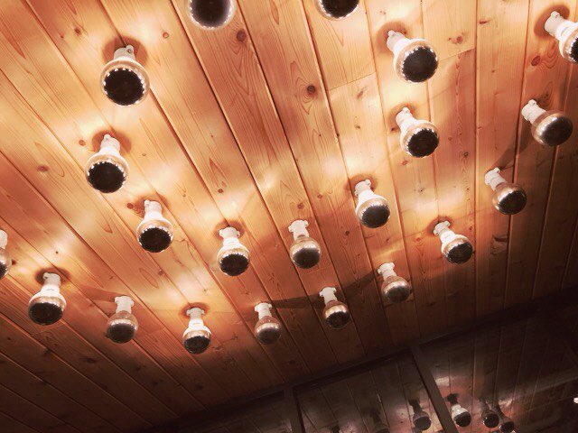 LIGHT_Hitotsuda's tweet photo. ひとつだライトセクションです🌟💡💡💫💫✨
きょうは18ライト員みんなで揃��てごはんにいきました🍚
ライトが良い感じのお店💡💡💡
ご馳走様でした！！！！！
これから頑張るぞ〜〜〜〜 https://t.co/mQii6jeWsx