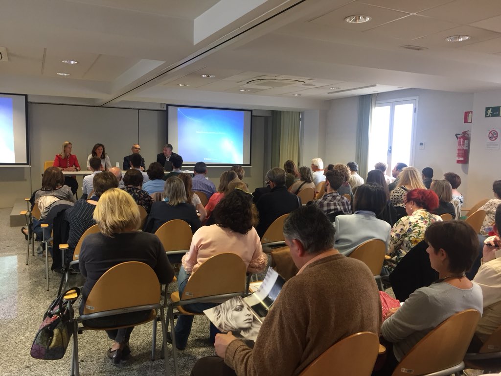 COFMadrid's tweet photo. Aforo completo en la confer. “Guía de interacciones de los fármacos antidepresivos GSK”. ¡Gracias a todos por venir! https://t.co/l0lIzumLCB