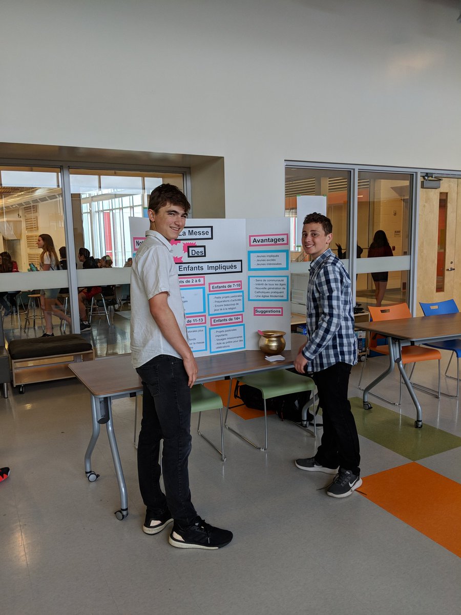 AnnieOttawa77's tweet photo. Examen en religion entreprenariat; le défi critique "comment moderniser nos églises?" Bon succès à nos élèves lors de leurs présentations! #sessiond'examens @EscPaulD https://t.co/yMAEnMJQJH