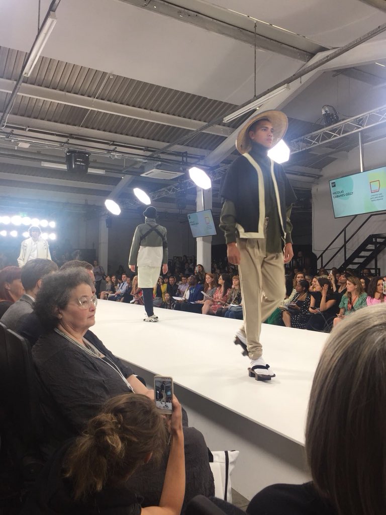 annebalasklein's tweet photo. #london #GFW18 @OfficialGFW @EcoleLISAA #mode #fashion super fière de présenter notre #étudiant #student https://t.co/8xhXVB3O7y