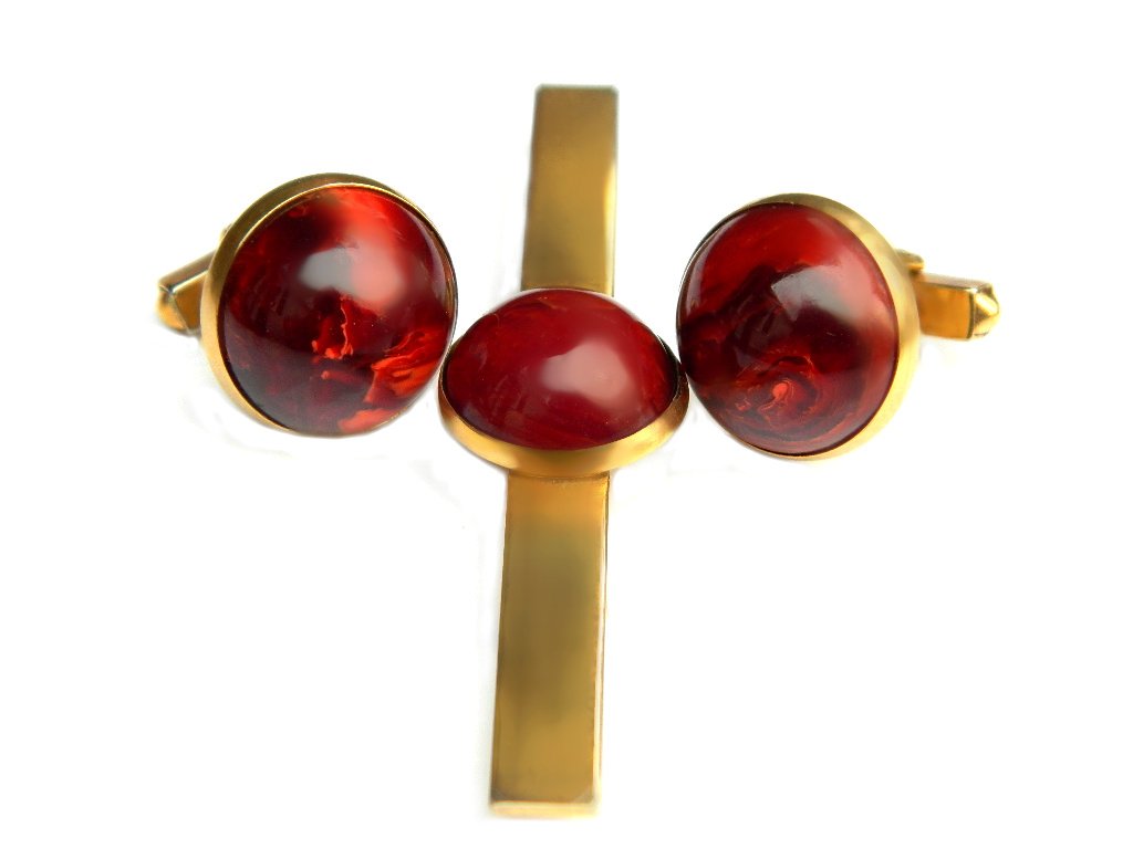 JewelryQuest's tweet photo. 10K Gold Swank Red Marble Swirl Glass Tie Bar and Cufflinks https://t.co/y391XNlixR  #FathersDay #fathersdaygifts #SterlingSilver #doglovers #vintagefashion #GQ #Mensfashion #etsylove #shopetsy #gotvintage #giftsfordad #giftsforhim https://t.co/x3KMQ2TZvs