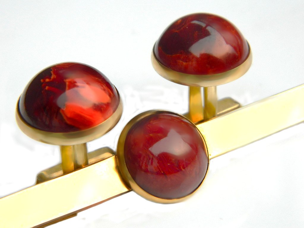 JewelryQuest's tweet photo. 10K Gold Swank Red Marble Swirl Glass Tie Bar and Cufflinks https://t.co/y391XNlixR  #FathersDay #fathersdaygifts #SterlingSilver #doglovers #vintagefashion #GQ #Mensfashion #etsylove #shopetsy #gotvintage #giftsfordad #giftsforhim https://t.co/x3KMQ2TZvs