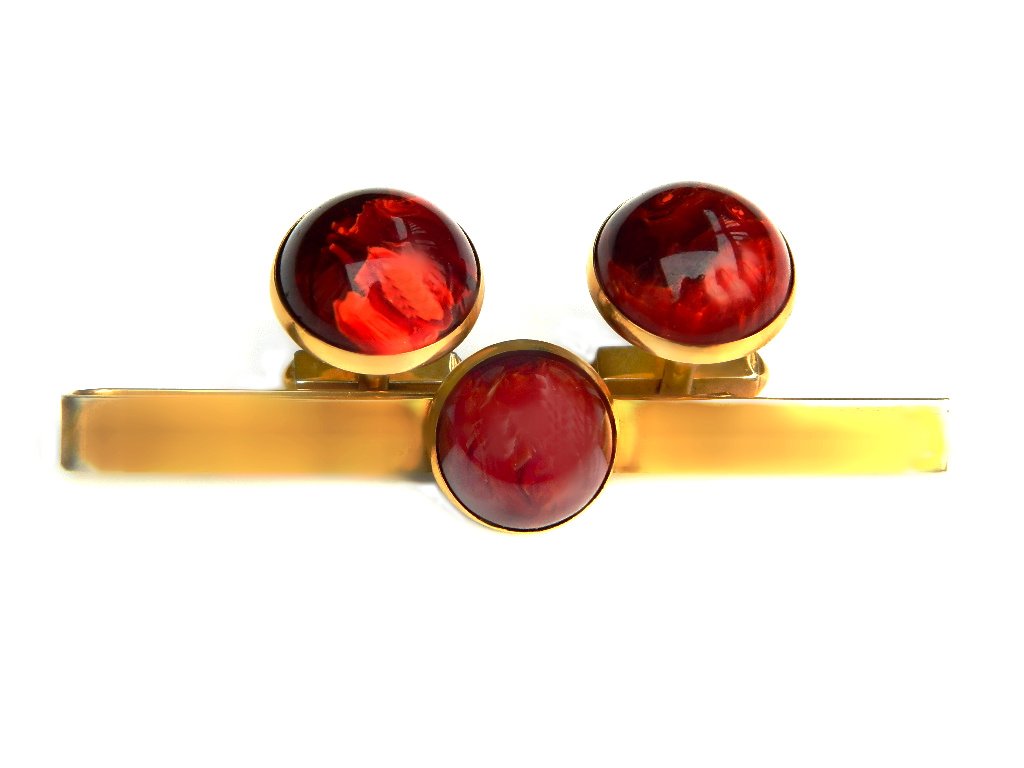 JewelryQuest's tweet photo. 10K Gold Swank Red Marble Swirl Glass Tie Bar and Cufflinks https://t.co/y391XNlixR  #FathersDay #fathersdaygifts #SterlingSilver #doglovers #vintagefashion #GQ #Mensfashion #etsylove #shopetsy #gotvintage #giftsfordad #giftsforhim https://t.co/x3KMQ2TZvs