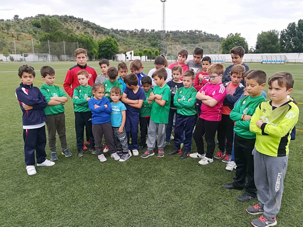 Inesporro's tweet photo. Más de 90 niños de la escuela de fútbol de Constantina se quedan sin jugar por culpa de unos ladrones. Hoy en @adirecto https://t.co/UvuMGQZvh3