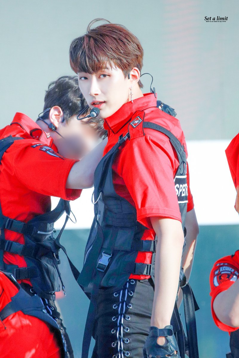 KimJaehanPH's tweet photo. [HD] 180601 Seoul Plaza World Cup cheering performance

📸setalimit

#김재한 #KimJaehan #WYNN #SPECTRUM #스펙트럼 #KJPH https://t.co/nD4hGNSfXI