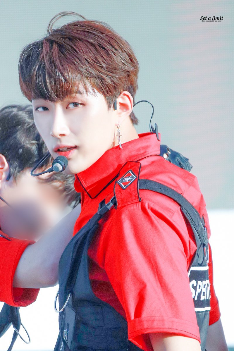 KimJaehanPH's tweet photo. [HD] 180601 Seoul Plaza World Cup cheering performance

📸setalimit

#김재한 #KimJaehan #WYNN #SPECTRUM #스펙트럼 #KJPH https://t.co/nD4hGNSfXI