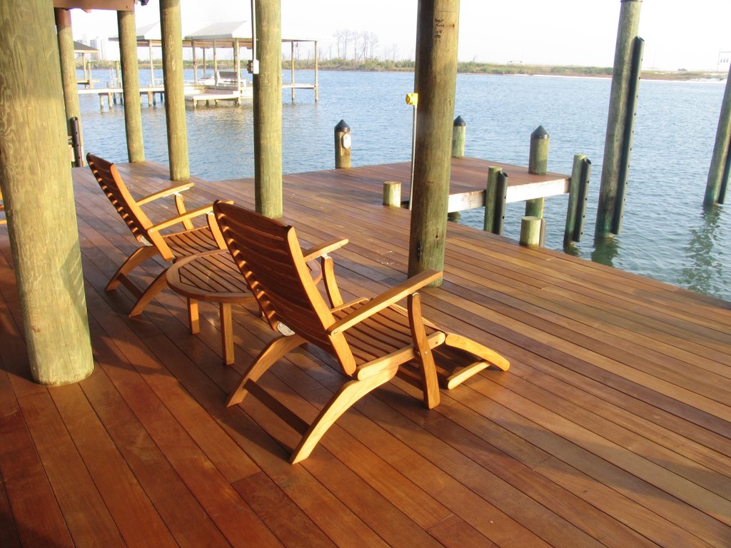 Summer is here and we have all you need to know about the best decking for docks. Click the link to learn about which products perform best on the water. buff.ly/2kA0U7i