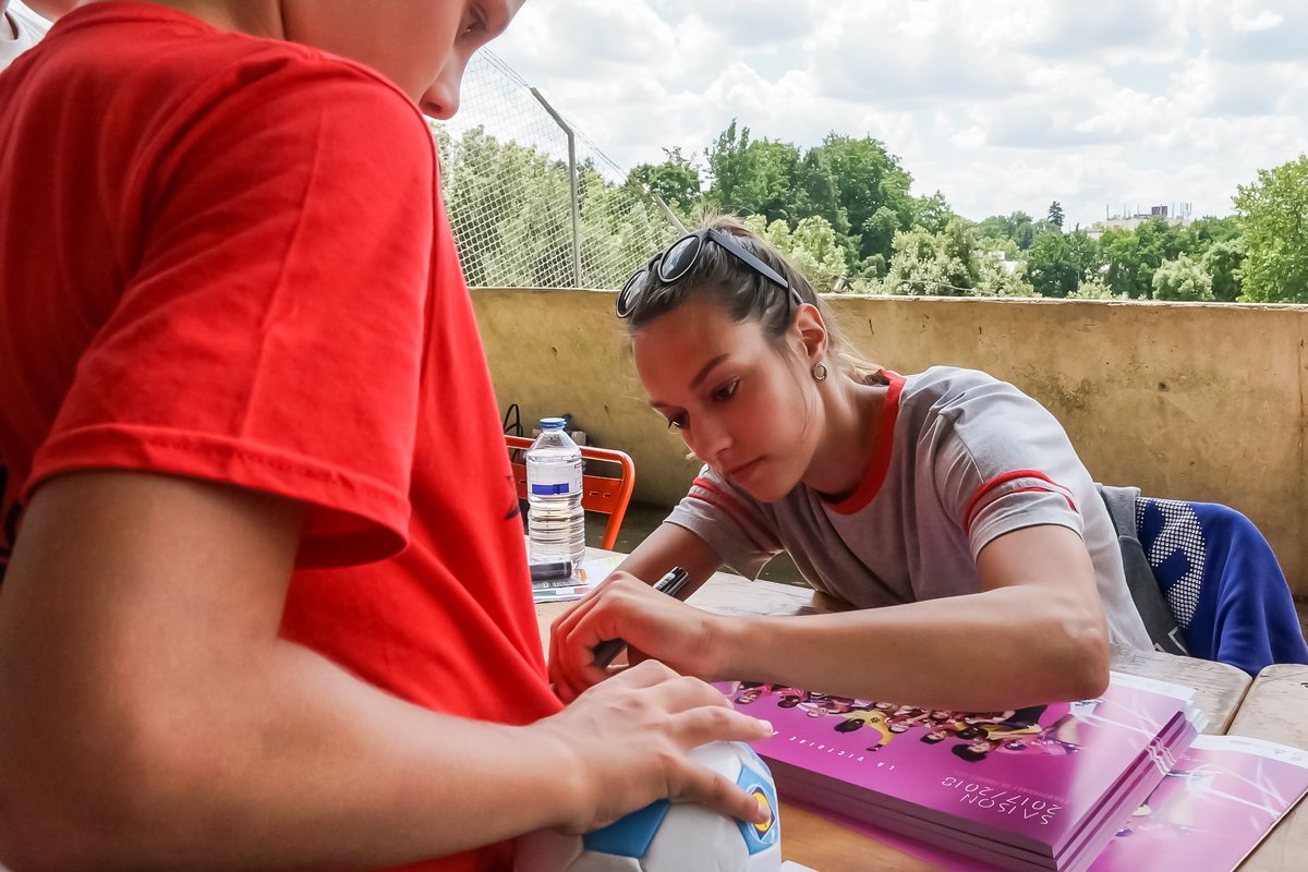 neptunesnantes's tweet photo. Retour en images sur les Petits Princes du Hand organisés par le Comité 44 de handball ☺️ 2000 jeunes étaient réunis au Stade de la Beaujoire 😉 l'occasion de rappeler l'organisation de l'EHF EURO 2018 à Nantes fin 2018 🔝
#nlah #teamroses #ehfeuro2018 #Handballissime https://t.co/HSAc2rdVOt