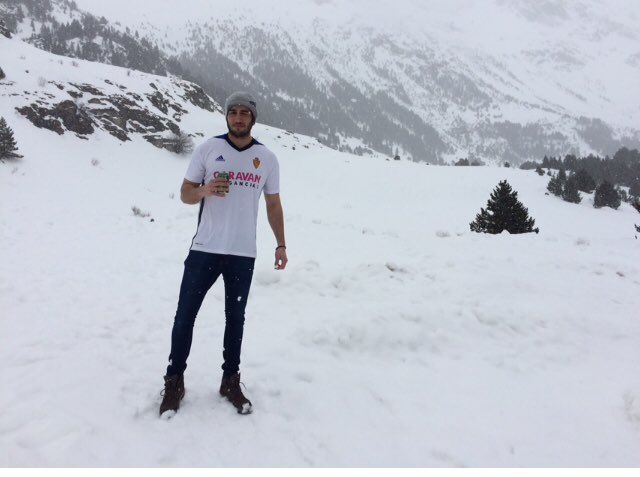 Tafarrelll's tweet photo. Donde sea pero contigo @RealZaragoza https://t.co/WPBEuoOs7C