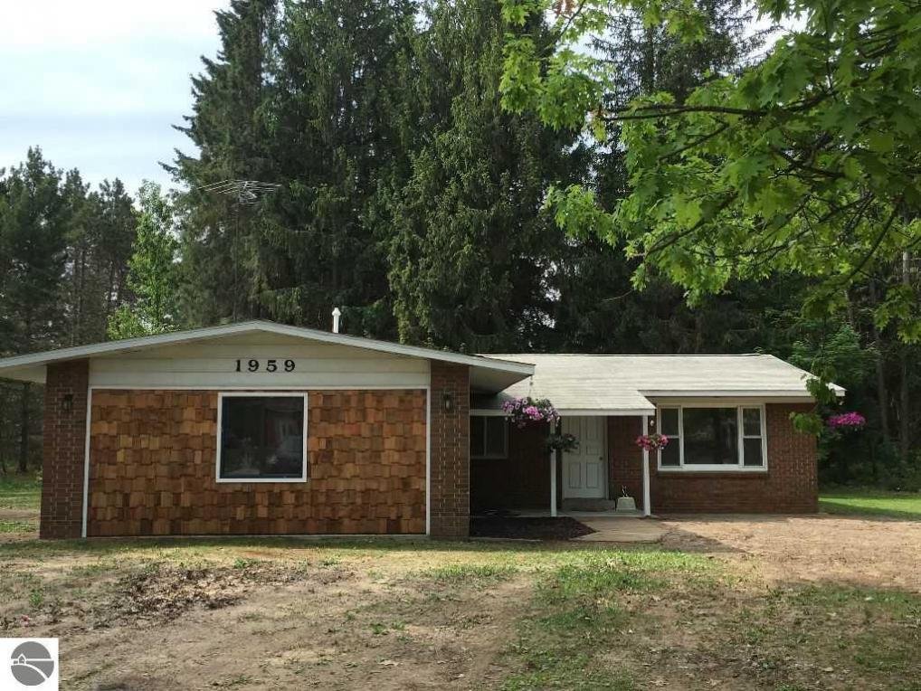 EXITNorthern's tweet photo. NEW LISTING! Stephen has all the info on this completely remodeled home near South Boardman. All new kitchen, 1,600 sqf., and 1.6 acres of peaceful wooded terrain to offer peace and quiet. https://t.co/YgX6MnNroW #EXITRealty #realestate #realty #michigan #northernmichigan https://t.co/ksjhCjUc5A