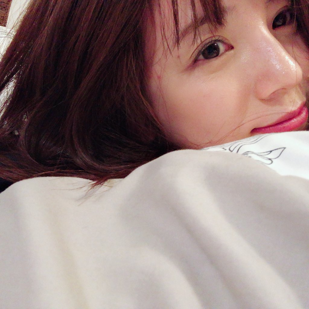 mari_iriki's tweet photo. 今夜のお芝居のセミナーは
まず台本を読むところからスタート つまり とても不完全な状態からのお芝居の変化を見て頂きました お客様の前でのリアルなダメ出しもあったりして そわそわ 笑
来てくださった皆さん
ありがとうございました！
演劇が普段の生活のいいアクセントになれば嬉しいです😊 https://t.co/HVqs623Eau