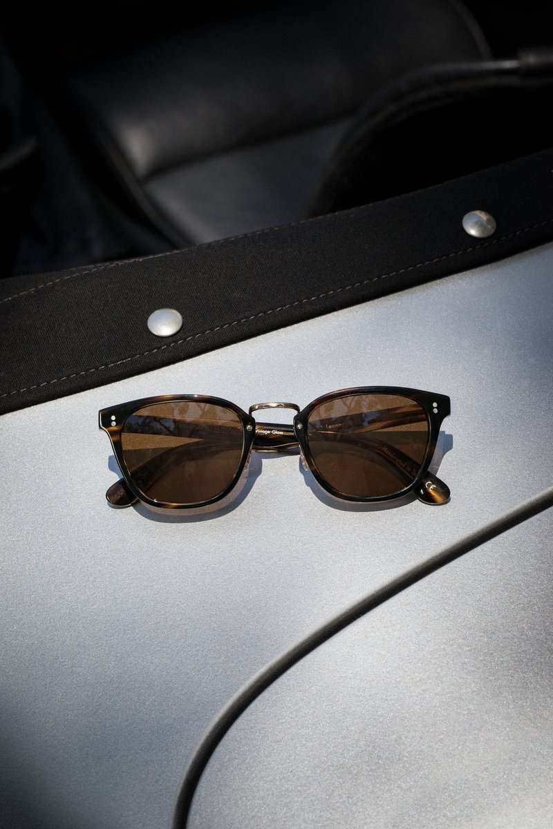 oliverpeoples's tweet photo. Classically Designed | Lerner in Cocobolo photographed on a 1959 Porsche Speedster. https://t.co/FVnFN2K96p