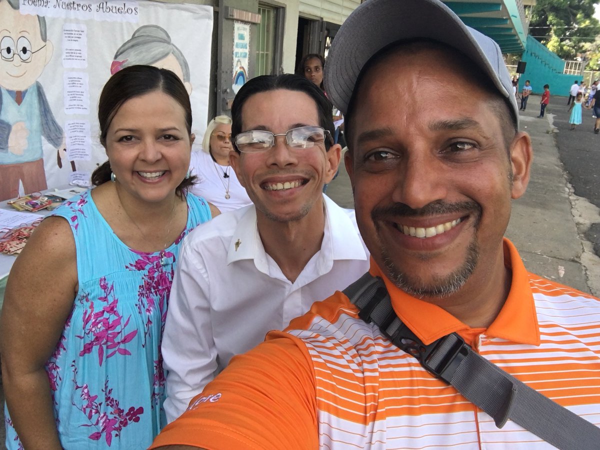 MegaPagePR's tweet image. Presentes en la Actividad de presentación del Proyecto PBL en la Escuela Villa Capri, en San Juan en apoyo al importante tema de la 3ra Edad. #SonrieyVive