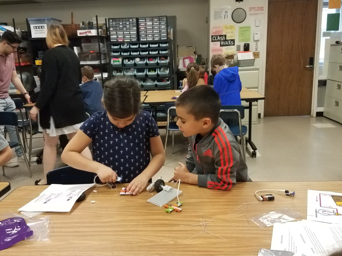 violasecond's tweet photo. @ViolaAchieves @TELVIOLA Engineering fun with Little Ivy Academy! Thank you Viola PTA! https://t.co/hiv1QLWEFk