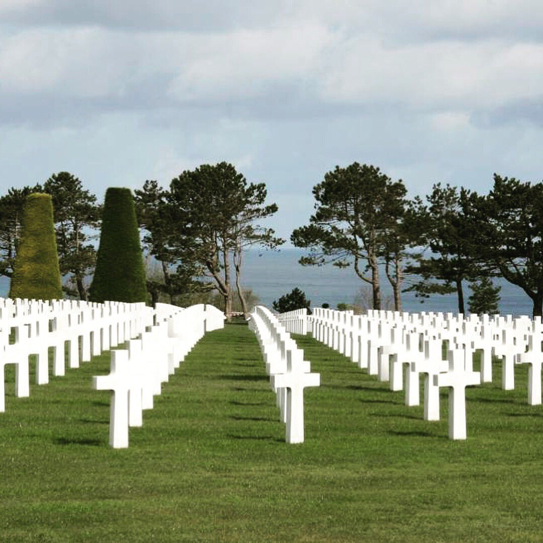Pasbreda's tweet photo. 8 jaar terug ben ik naar Normandië gegaan om met eigen ogen te zien wat er vandaag 74 jaar geleden is gebeurd. De grootste militaire operatie die de wereld veranderden. #DDay #6Juin #BatterieAllemande  #CollevilleSurMer #OmahaBeach #Arromanches #SaintMereEglise #PointDuHoc #2ndWW https://t.co/Ms1Ebzy7jS