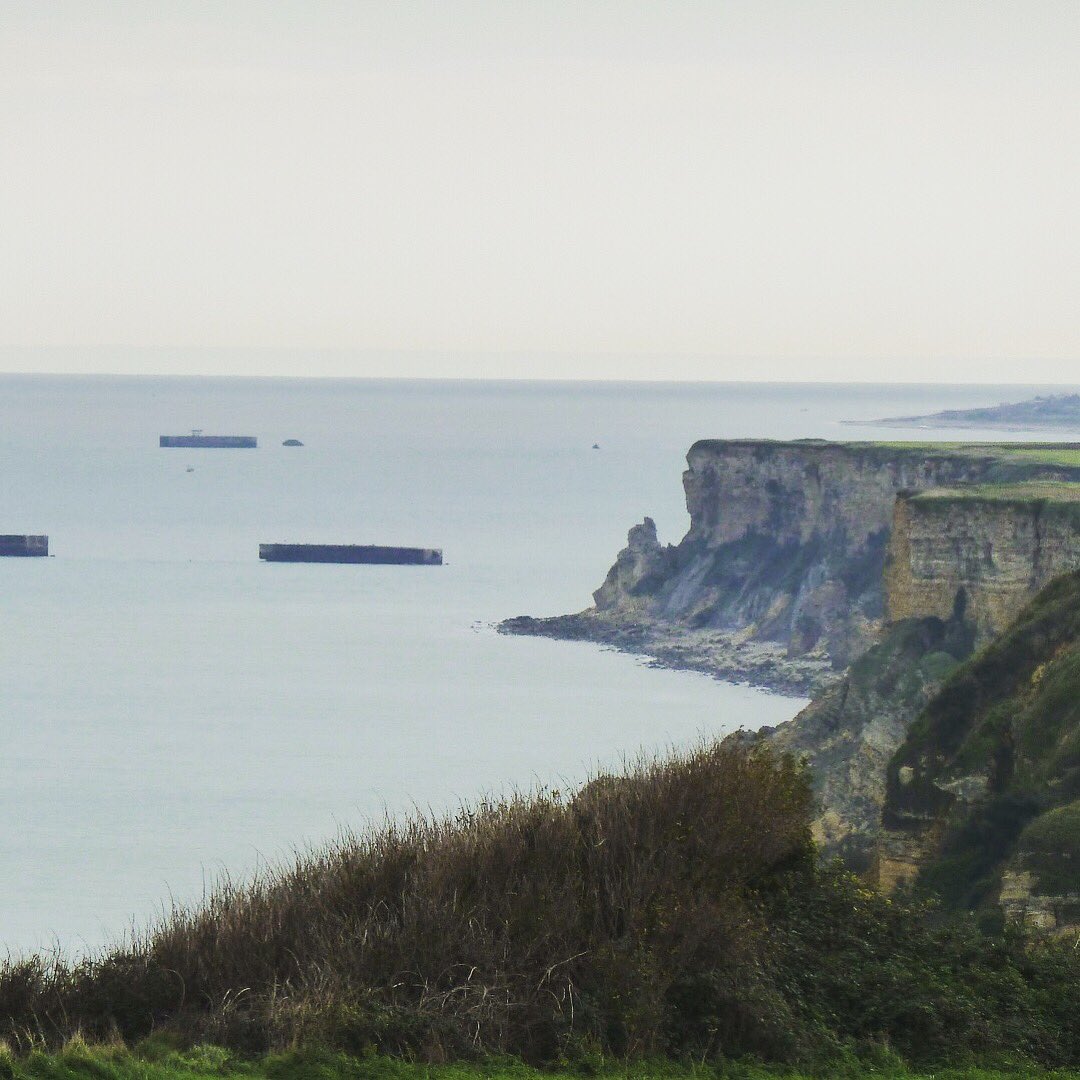 Pasbreda's tweet photo. 8 jaar terug ben ik naar Normandië gegaan om met eigen ogen te zien wat er vandaag 74 jaar geleden is gebeurd. De grootste militaire operatie die de wereld veranderden. #DDay #6Juin #BatterieAllemande  #CollevilleSurMer #OmahaBeach #Arromanches #SaintMereEglise #PointDuHoc #2ndWW https://t.co/Ms1Ebzy7jS