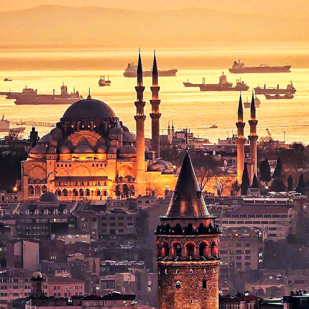 yasmaksultan's tweet photo. İstanbul... Şarkılara, şiirlere, romanlara konu olmuş bir kültür ve tarih mozaiği...
İstanbul ... A culture and history mosaic that has been the subject of poetry, novels and songs ... 
It is a unique experience to discover such special and exciting city. https://t.co/7D23Qcm6ym