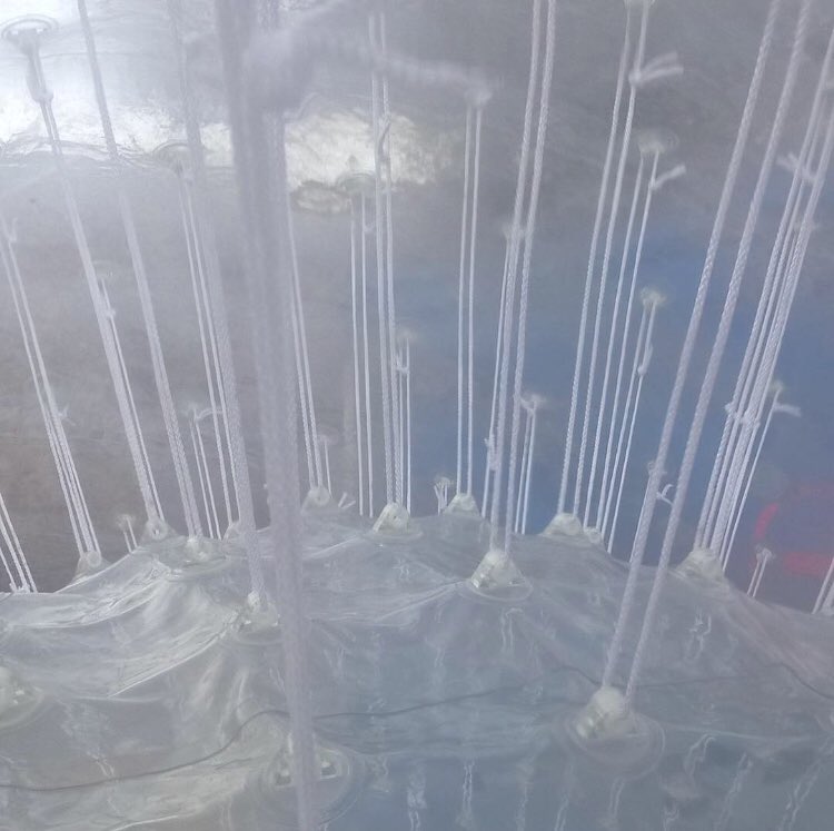 tlynnr85's tweet image. Zorb’s are double-sectioned, ⭕️ with one ball inside the other and an air layer in between acting as a shock absorber for the rider 🤸‍♀️ dampening bumps while traveling. 

The inner and outer orbs are connected by numerous (often hundreds of) small nylon strings. #scijinks