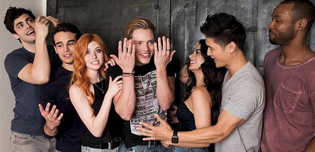 sertsev's tweet photo. 🇷🇺 I'm from Russia and I'm begging you to #PickUpShadowhunters and to #SaveShadowhunters PASS IT ON ✊🔥
@netflix @FreeformTV @hulu https://t.co/CkGVTHjLM5