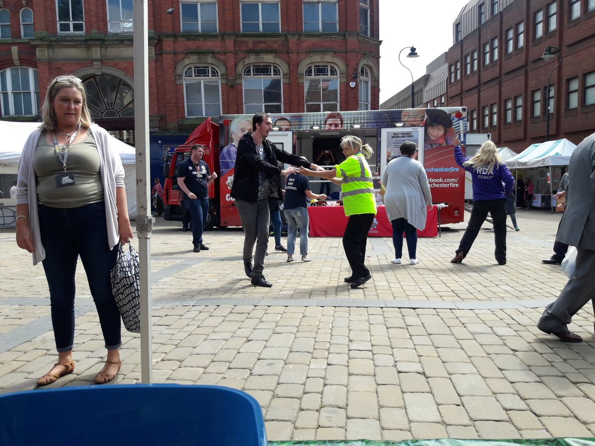 Cain getting into the volunteering!!! <a href="/VOldhamTameside/">VC Oldham & Tameside</a> @GroundworkBBOR