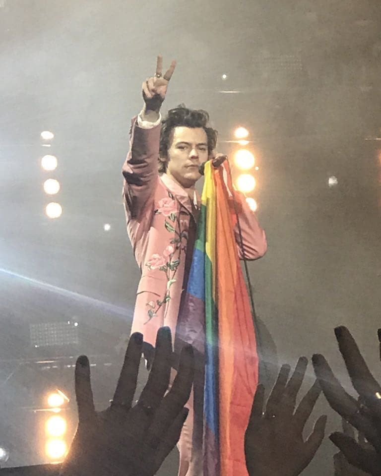 smalltalkharrie's tweet photo. Thank you @Harry_Styles for a truly amazing night. Eight years later and you are still lighting up the stage. https://t.co/3Fjmj15cbG