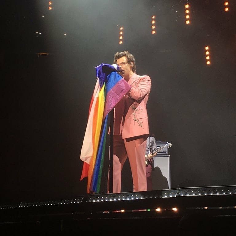 smalltalkharrie's tweet photo. Thank you @Harry_Styles for a truly amazing night. Eight years later and you are still lighting up the stage. https://t.co/3Fjmj15cbG